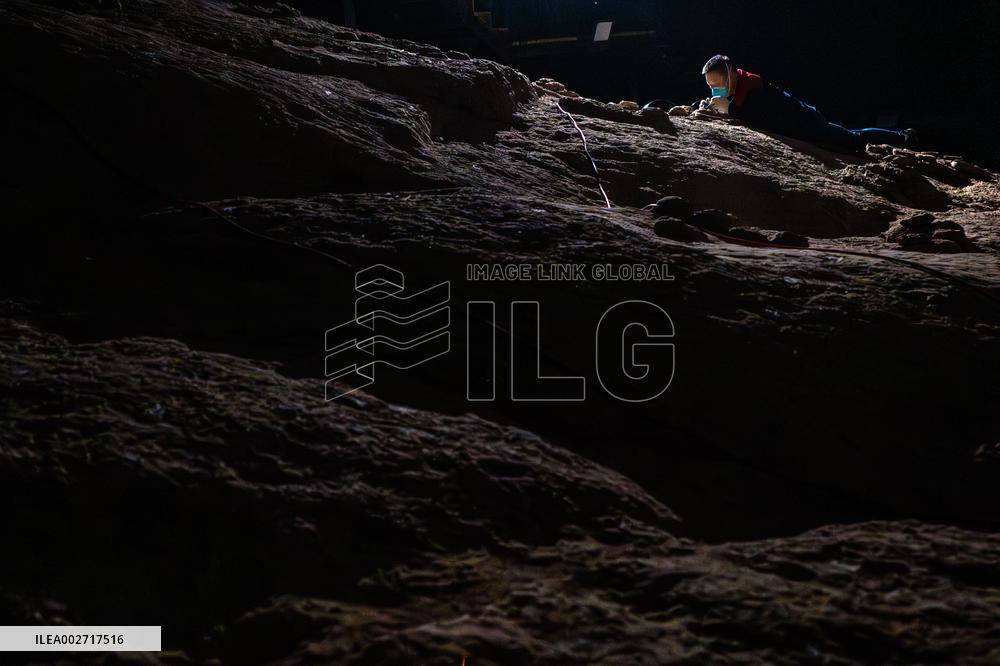 ChineseToday | Dinosaur egg fossils restorer: discovering mysteries of paleontological life