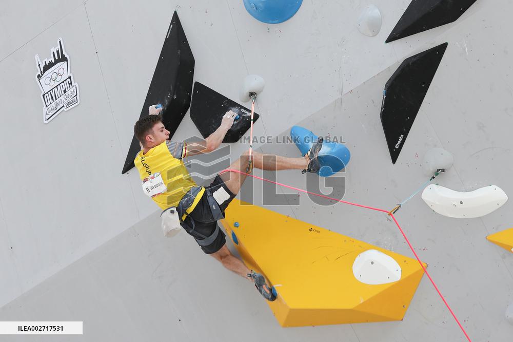 (SP)CHINA-SHANGHAI-OLYMPIC QUALIFIER SERIES SHANGHAI-SPORT CLIMBING-MEN'S BOULDER & LEAD-SEMIFINAL (CN)