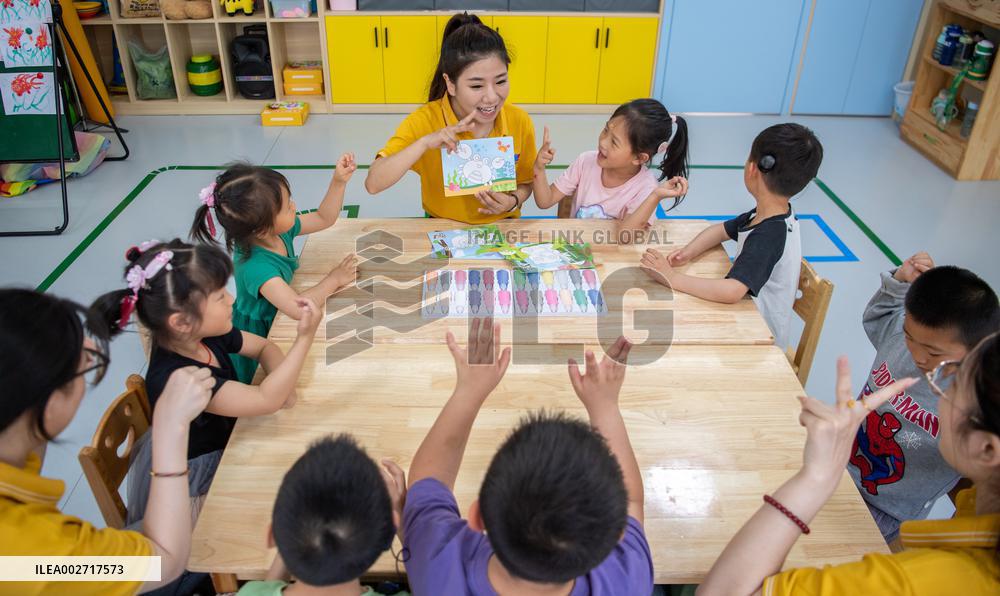 ChineseToday | Teacher brings more possibilities to hearing-impaired children in central China's Hubei