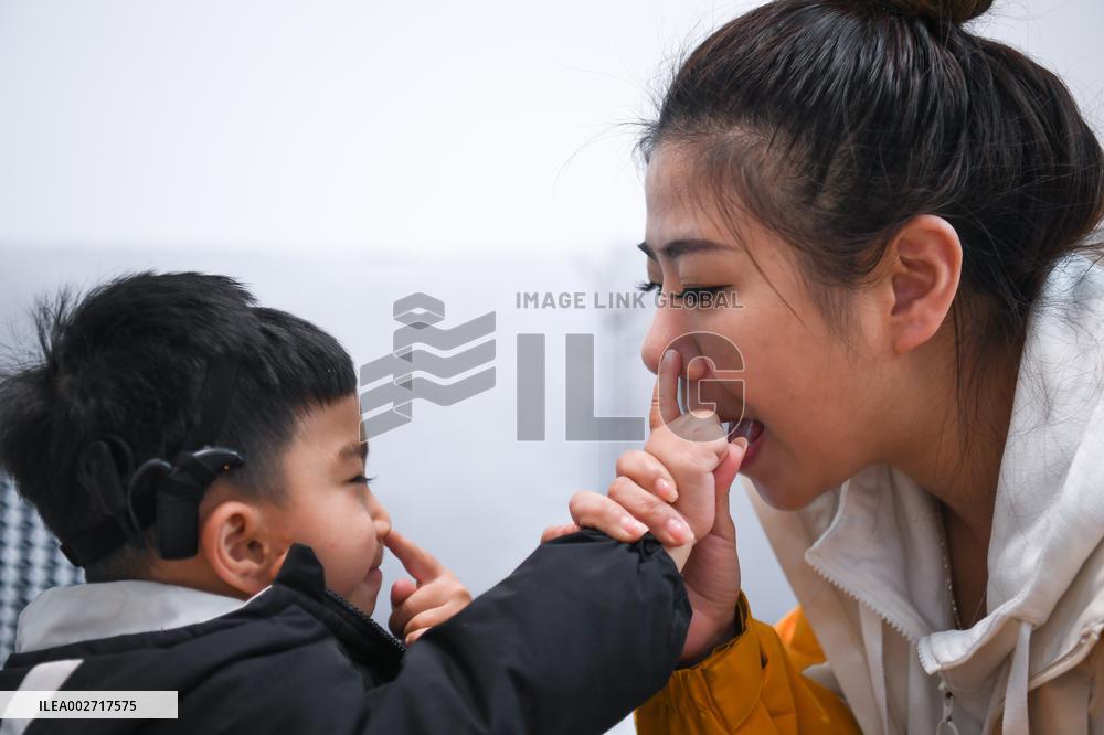 ChineseToday | Teacher brings more possibilities to hearing-impaired children in central China's Hubei