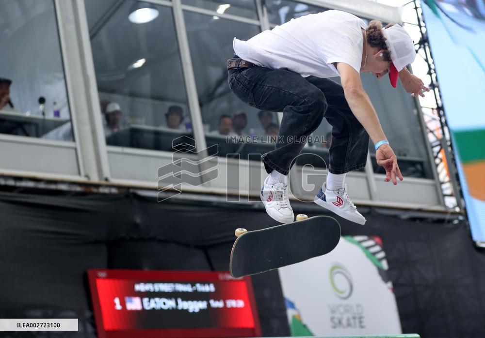 (SP)CHINA-SHANGHAI-OLYMPIC QUALIFIER SERIES SHANGHAI-SKATEBOARDING-MEN'S STREET-FINAL (CN)