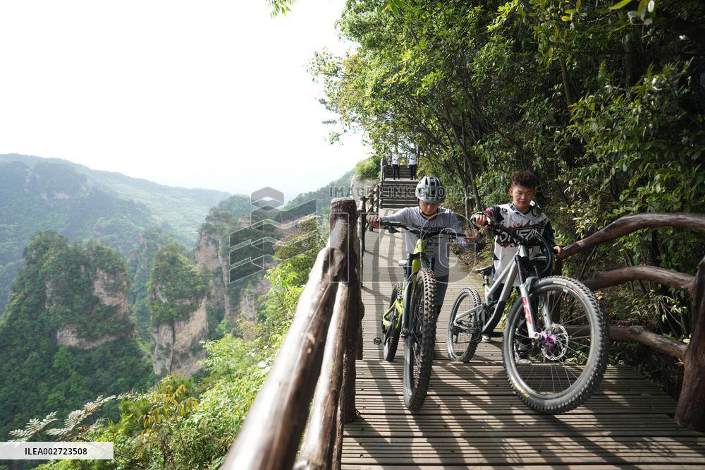 (SP)CHINA-HUNAN-ZHANGJIAJIE-DOWNHILL MOUNTAIN BIKING-TOURISM (CN)