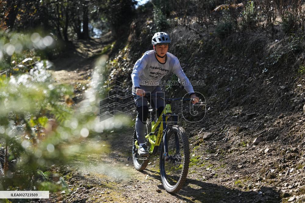 (SP)CHINA-HUNAN-ZHANGJIAJIE-DOWNHILL MOUNTAIN BIKING-TOURISM (CN)