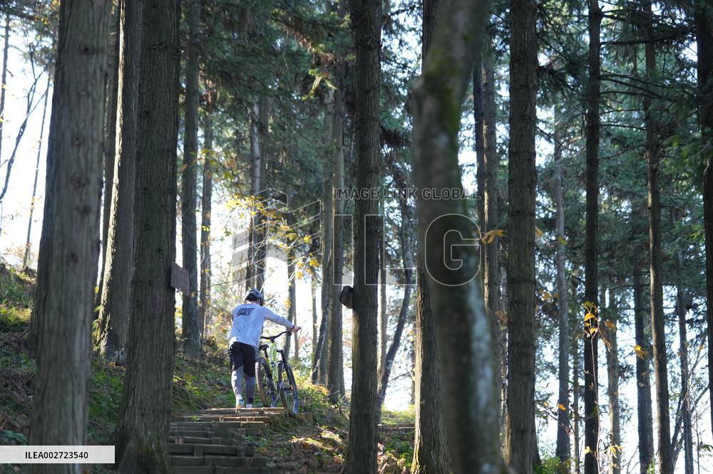 (SP)CHINA-HUNAN-ZHANGJIAJIE-DOWNHILL MOUNTAIN BIKING-TOURISM (CN)