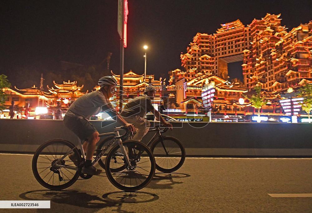 (SP)CHINA-HUNAN-ZHANGJIAJIE-DOWNHILL MOUNTAIN BIKING-TOURISM (CN)
