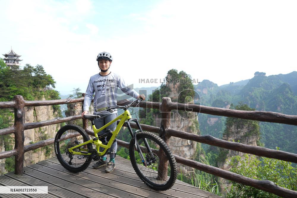 (SP)CHINA-HUNAN-ZHANGJIAJIE-DOWNHILL MOUNTAIN BIKING-TOURISM (CN)