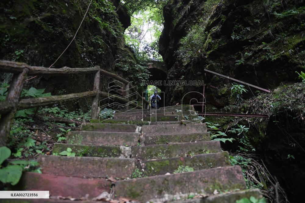 (SP)CHINA-HUNAN-ZHANGJIAJIE-DOWNHILL MOUNTAIN BIKING-TOURISM (CN)