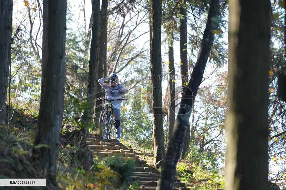 (SP)CHINA-HUNAN-ZHANGJIAJIE-DOWNHILL MOUNTAIN BIKING-TOURISM (CN)