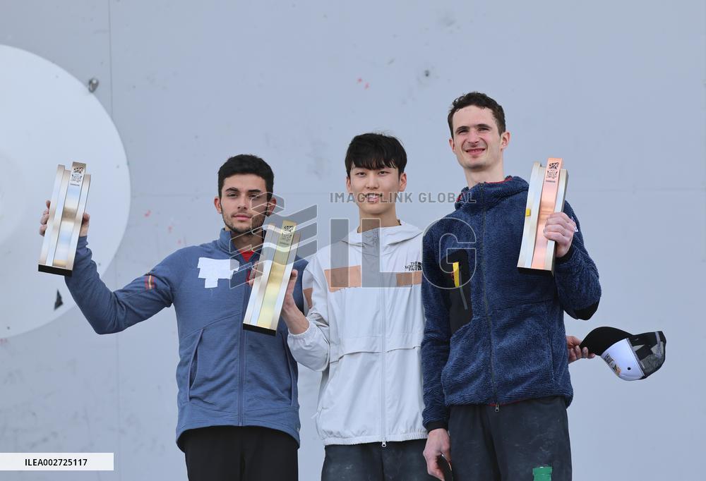 (SP)CHINA-SHANGHAI-OLYMPIC QUALIFIER SERIES-SPORT CLIMBING-MEN'S BOULDER & LEAD-FINAL(CN)