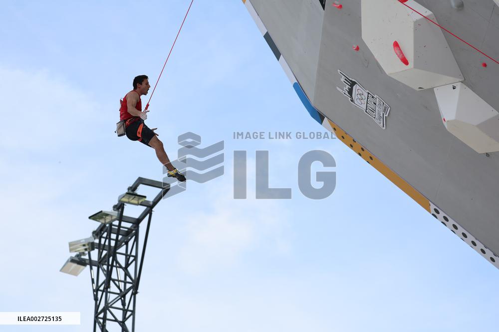 (SP)CHINA-SHANGHAI-OLYMPIC QUALIFIER SERIES-SPORT CLIMBING-MEN'S BOULDER & LEAD-FINAL(CN)