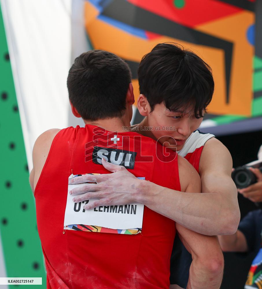 (SP)CHINA-SHANGHAI-OLYMPIC QUALIFIER SERIES-SPORT CLIMBING-MEN'S BOULDER & LEAD-FINAL(CN)