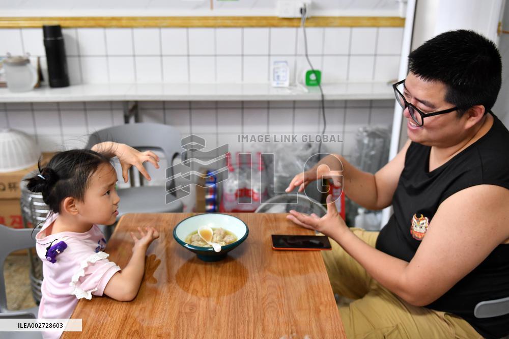 CHINA-HUNAN-CHANGSHA-HEARING-IMPAIRED COUPLE-LIFE (CN)