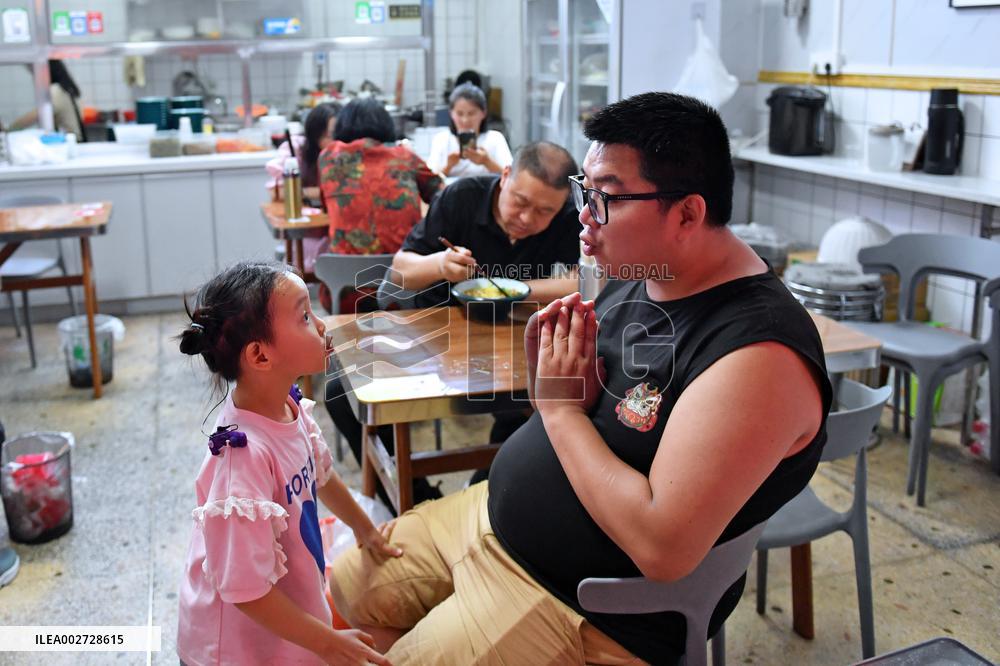 CHINA-HUNAN-CHANGSHA-HEARING-IMPAIRED COUPLE-LIFE (CN)