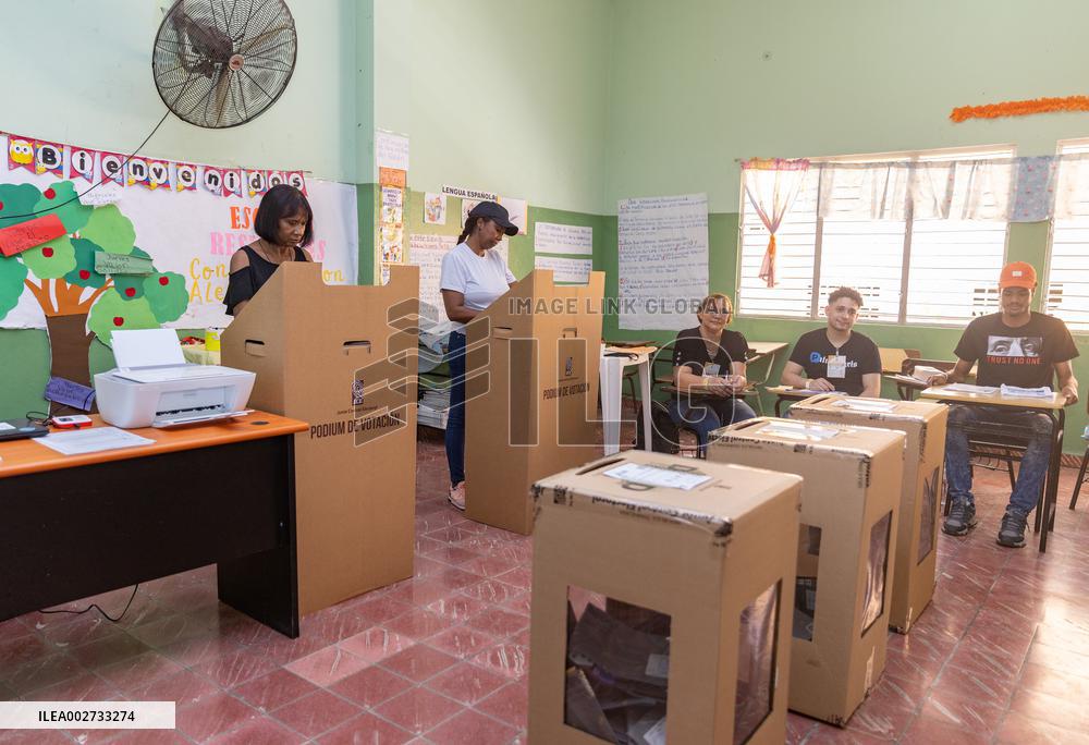 DOMINICAN REPUBLIC-SANTO DOMINGO-PRESIDENTIAL ELECTION-VOTE