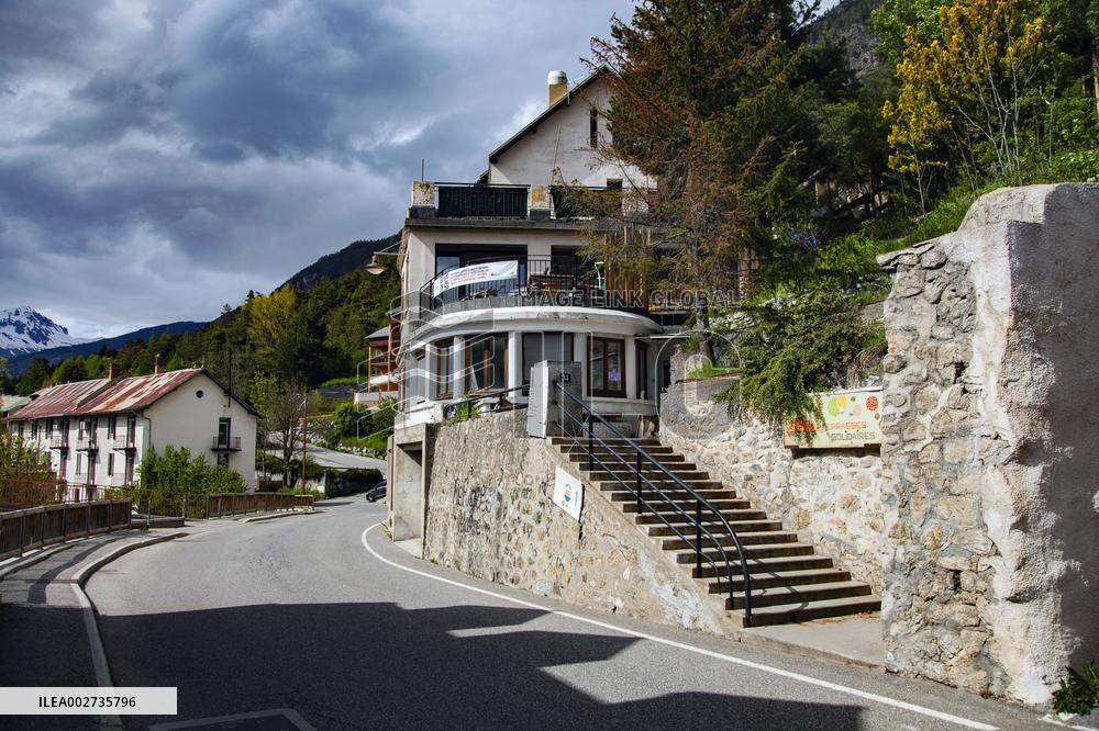 Medecins Du Monde Set Up Accomodations For Migrants - Briancon