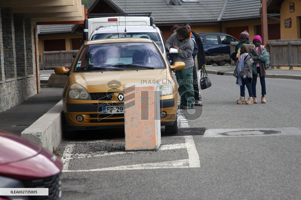 Medecins Du Monde Set Up Accomodations For Migrants - Briancon