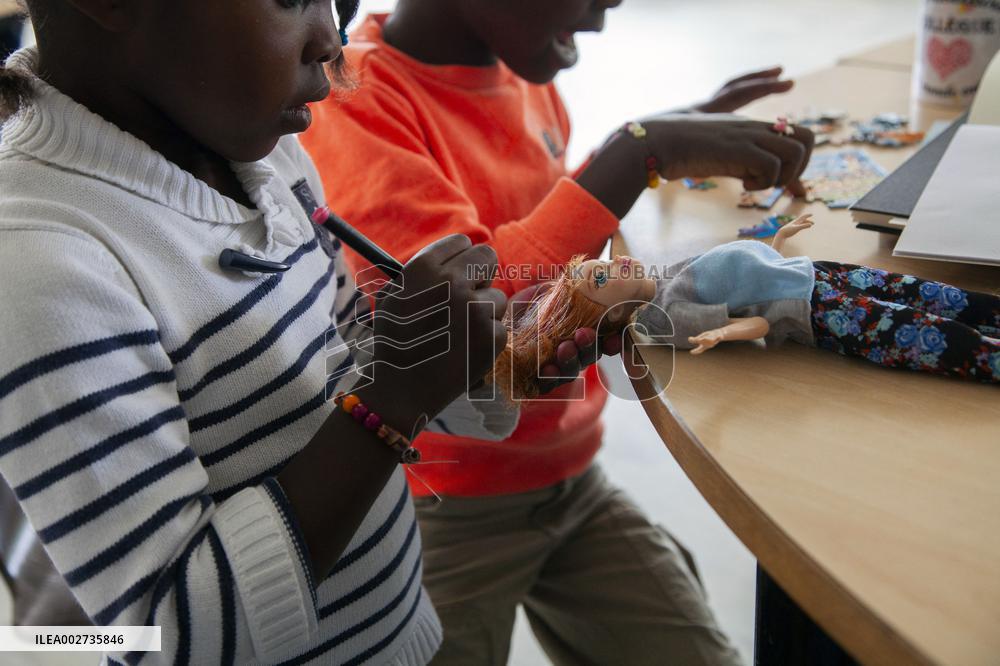 Medecins Du Monde Set Up Accomodations For Migrants - Briancon