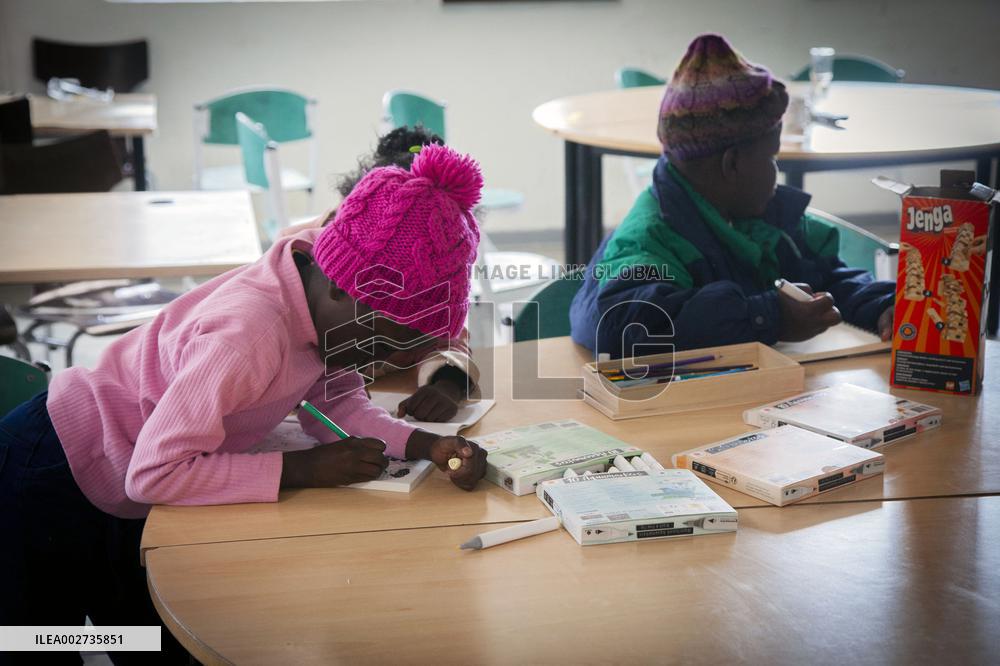 Medecins Du Monde Set Up Accomodations For Migrants - Briancon