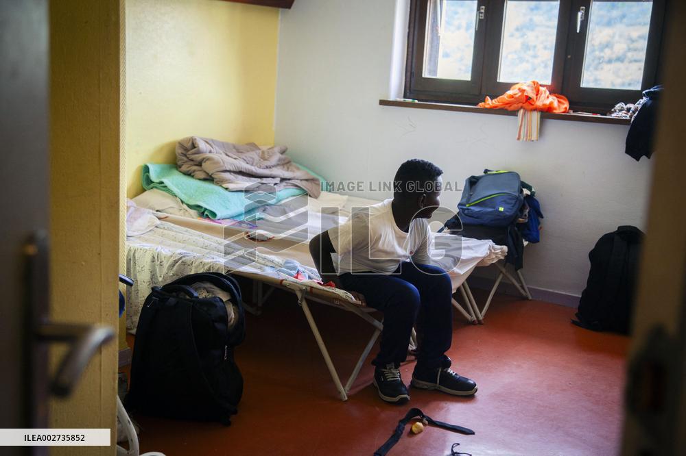 Medecins Du Monde Set Up Accomodations For Migrants - Briancon