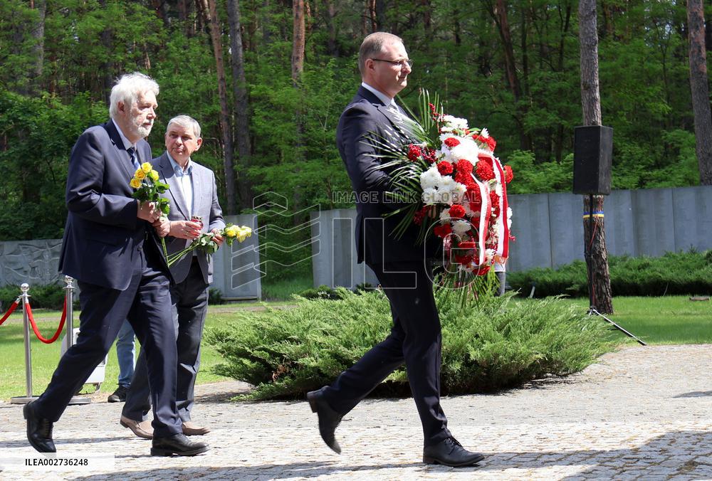 Remembering victims of political repressions at Bykivnia Graves in Kyiv