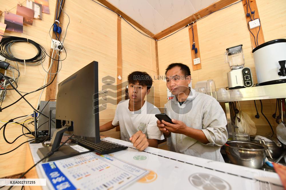 (EnchantingGuangxi)CHINA-GUANGXI-VILLAGE-ETHNIC YOUTH-ENTREPRENEUR (CN)