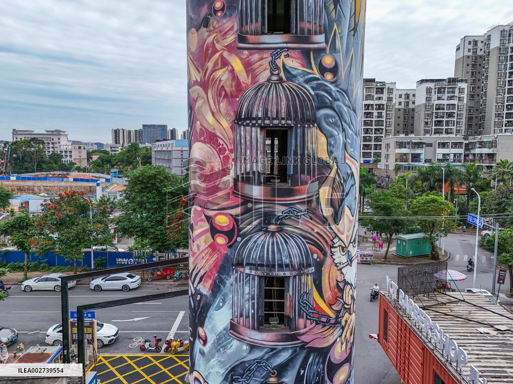 Graffiti on A 33-meter-high 360-degree Cylindrical Water Tower in Nanning