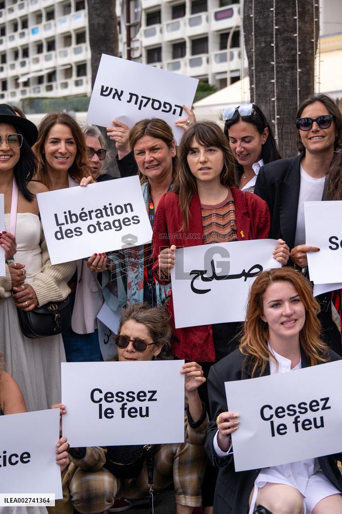 Cannes - Guerrieres De La Paix Flash Mob Action for Gaza and Israel