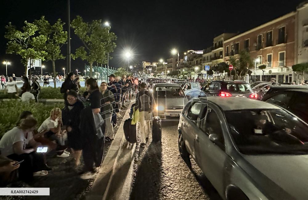 Dozens Of Earthquakes Felt In The Naples Region - Italy