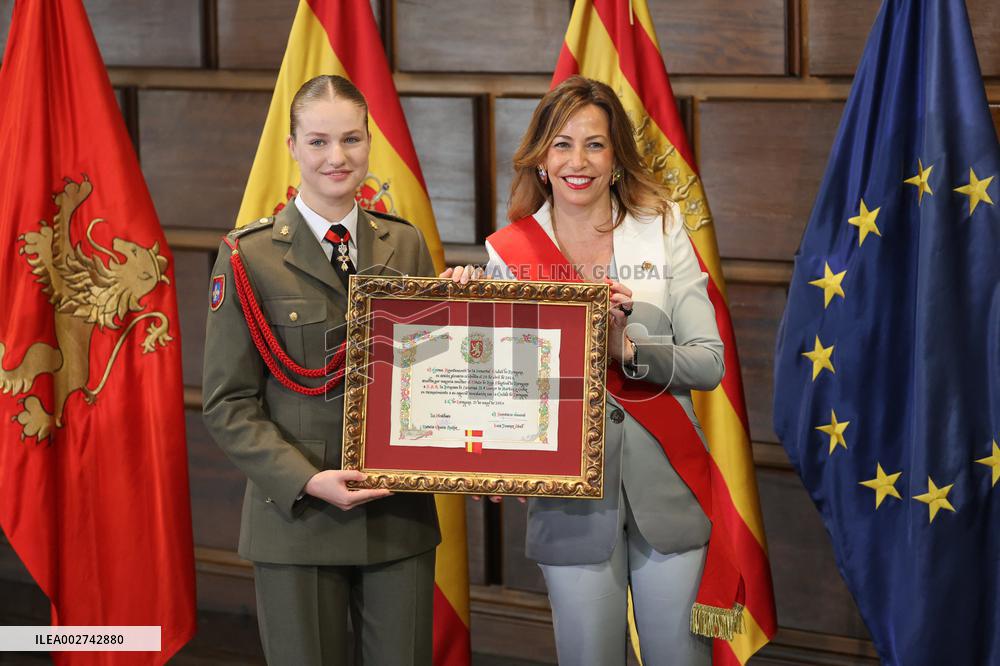 Princess Leonor Receives Medal of the Cortes de Aragon - Zaragoza
