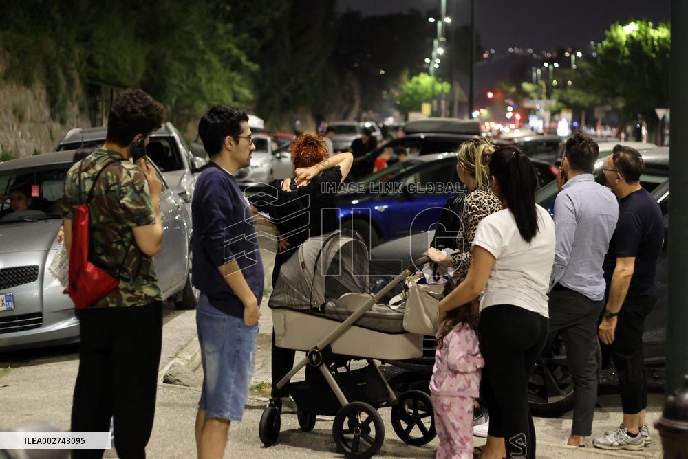 Dozens Of Earthquakes Felt In The Naples Region - Italy