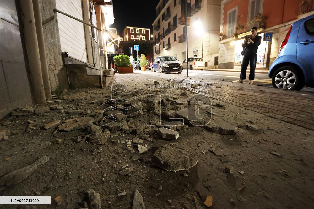 Dozens Of Earthquakes Felt In The Naples Region - Italy