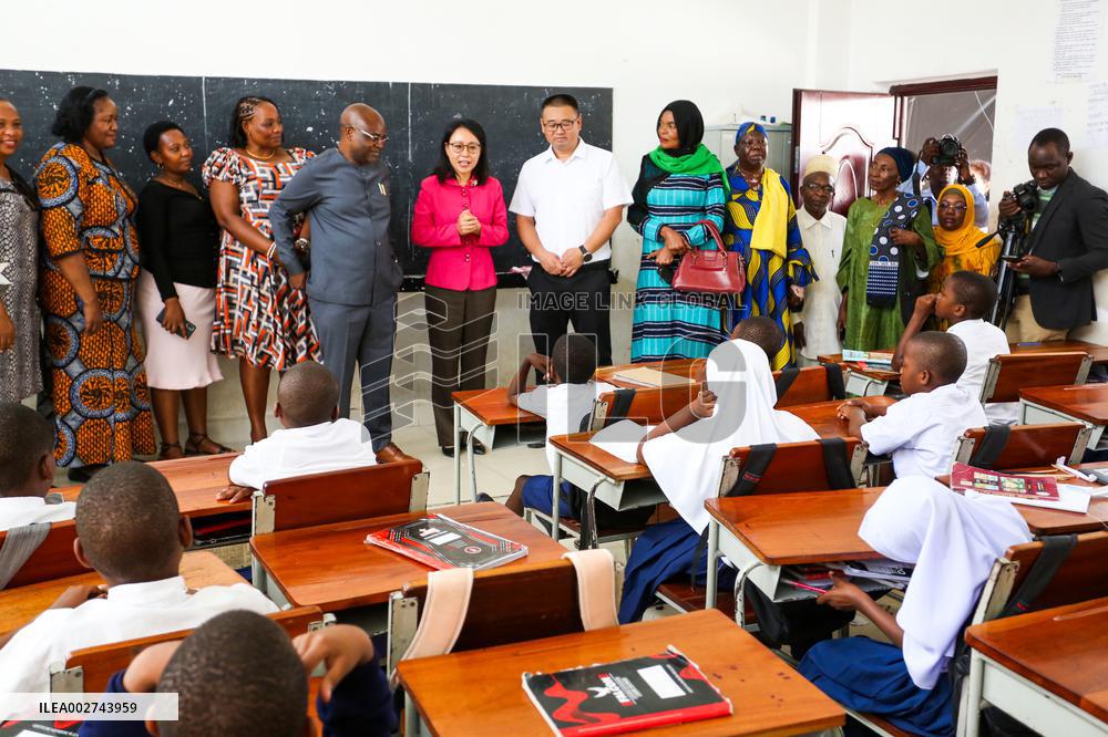 TANZANIA-DAR ES SALAAM-CHINESE COMPANY-PRIMARY SCHOOL-DONATION