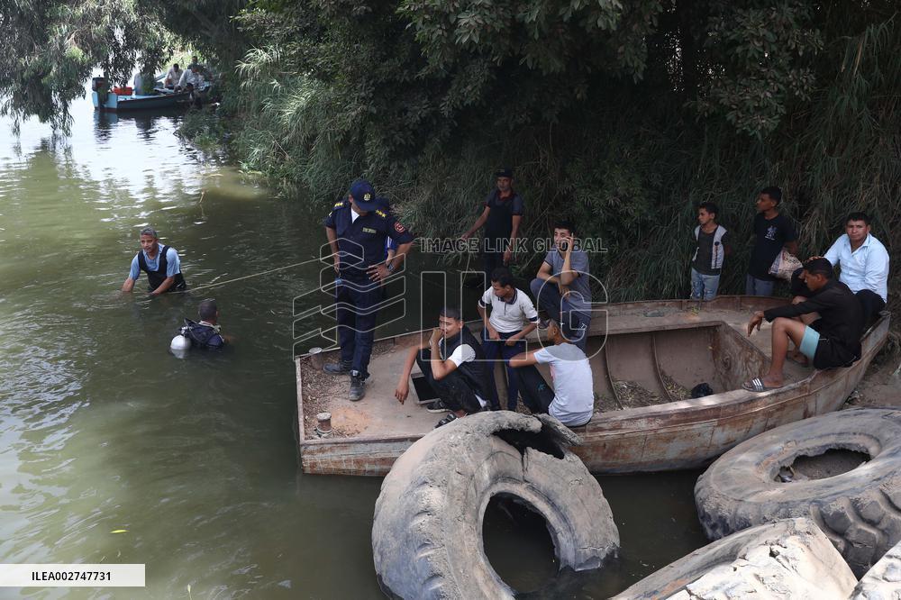 EGYPT-GIZA-MINIBUS-ACCIDENT-RESCUE
