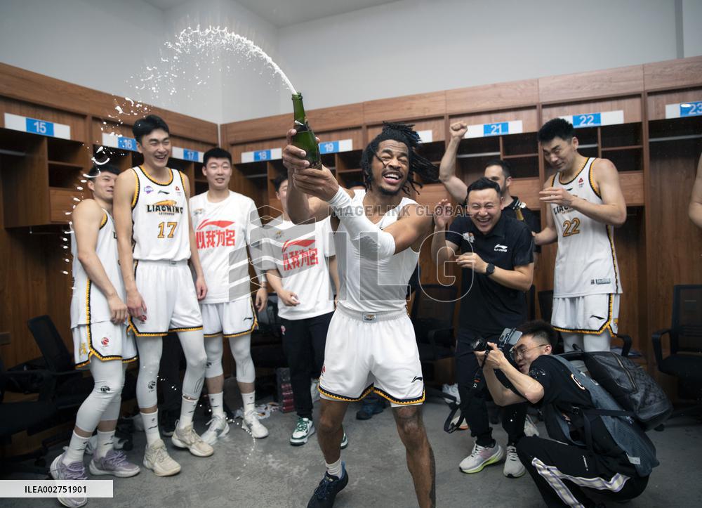 (SP)CHINA-URUMQI-BASKETBALL-CBA LEAGUE-XINJIANG VS LIAONING(CN)