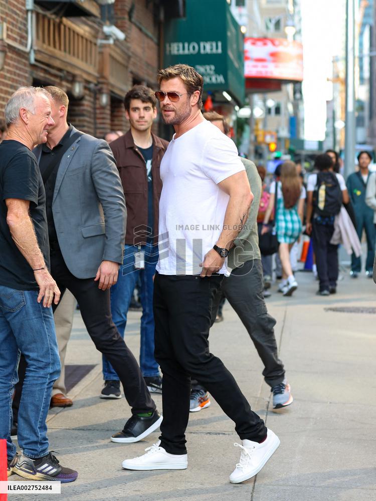 Chris Hemsworth At Late Night Show - NYC