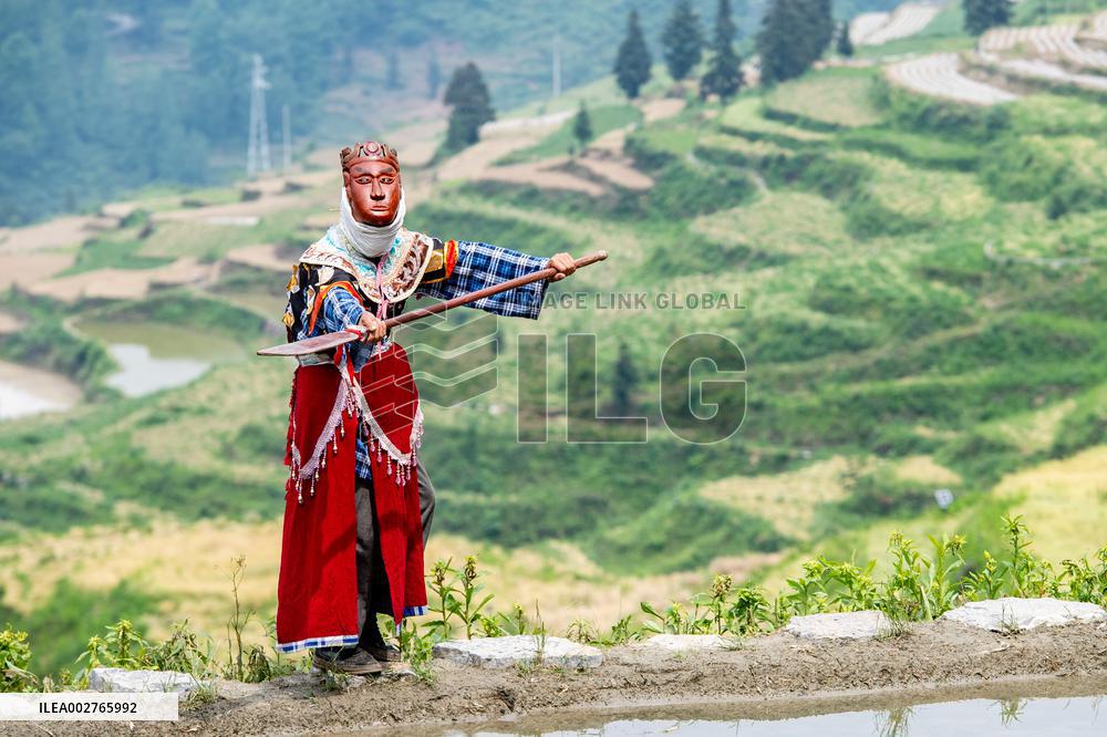 ChineseToday | Art rooted in paddy fields: Yangxi Opera artists in SW China's Chongqing