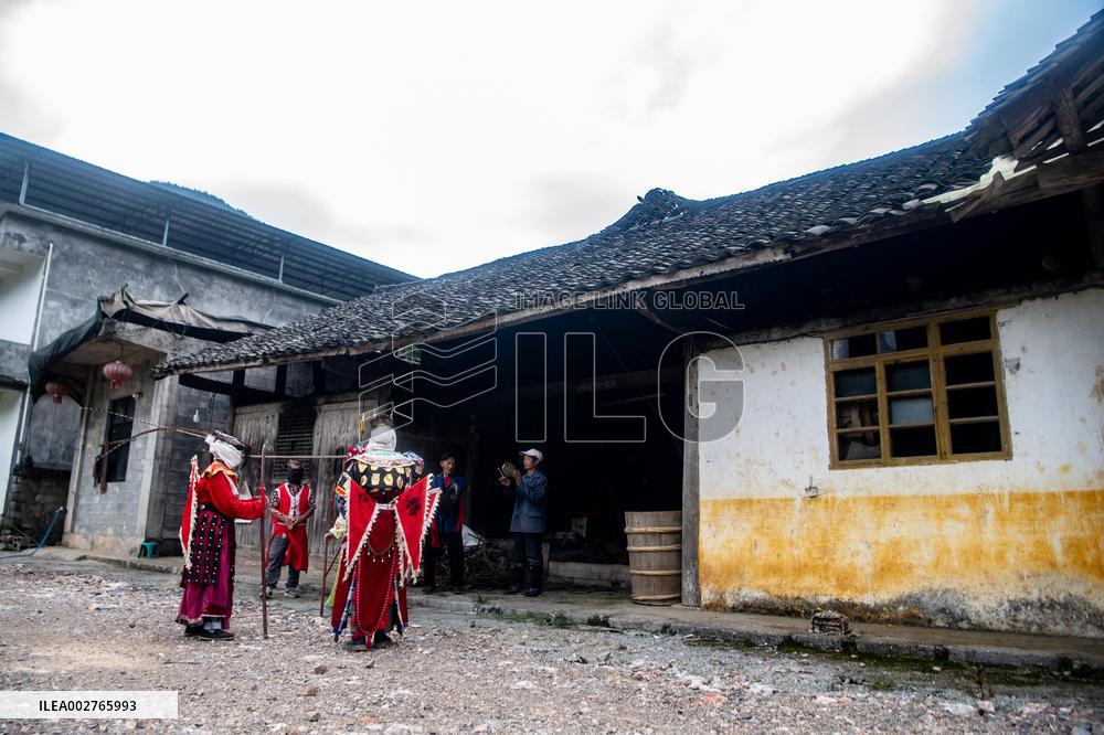 ChineseToday | Art rooted in paddy fields: Yangxi Opera artists in SW China's Chongqing