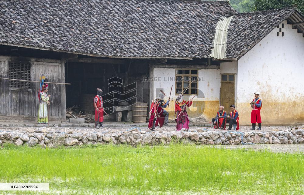 ChineseToday | Art rooted in paddy fields: Yangxi Opera artists in SW China's Chongqing