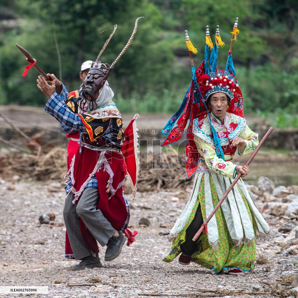 ChineseToday | Art rooted in paddy fields: Yangxi Opera artists in SW China's Chongqing