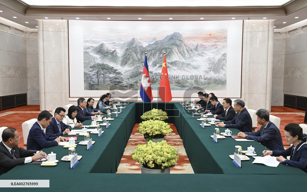 CHINA-BEIJING-CAMBODIA-HAN ZHENG-SOK CHENDA SOPHEA-MEETING (CN)
