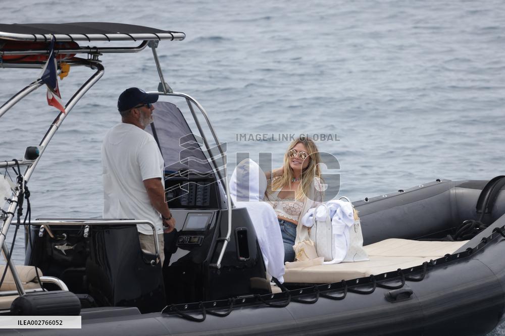 Heidi Klum And Leni Take A Boat Ride - Antibes