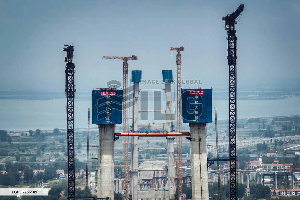 CHINA-HUBEI-SHUANGLIU YANGTZE RIVER GRAND BRIDGE-CONSTRUCTION (CN)