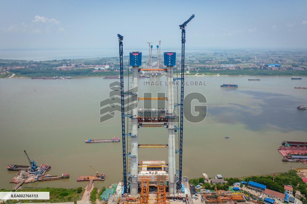 CHINA-HUBEI-SHUANGLIU YANGTZE RIVER GRAND BRIDGE-CONSTRUCTION (CN)
