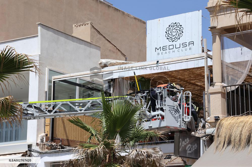 Restaurant Collapses Killing Four - Mallorca