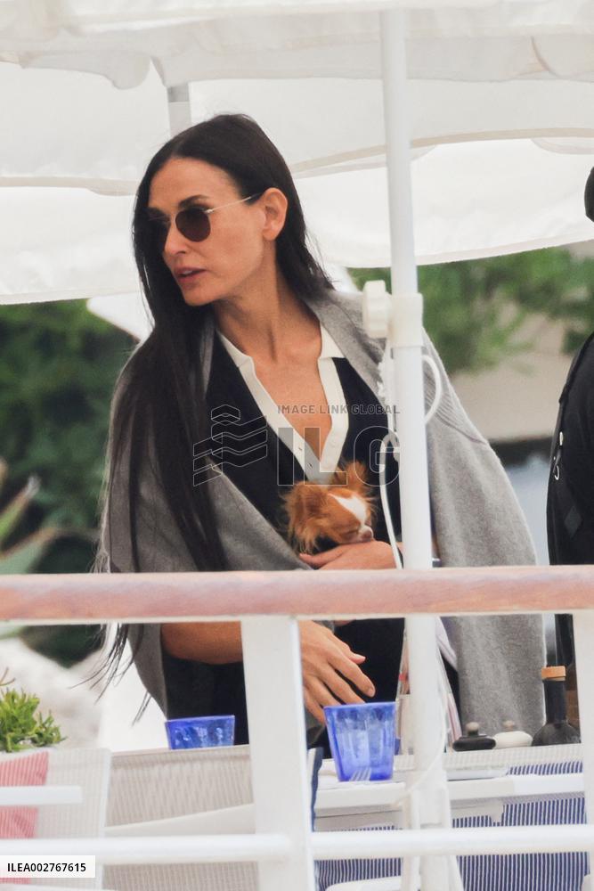 Demi Moore And Joe Jonas At Eden Roc - Antibes