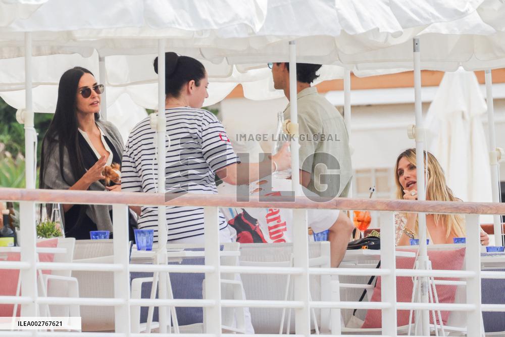 Demi Moore And Joe Jonas At Eden Roc - Antibes
