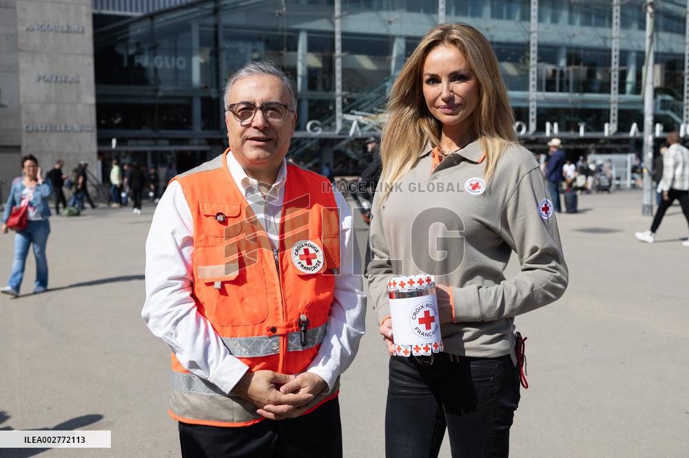 Adriana Karembeu Participates in the Red Cross Collection - Paris