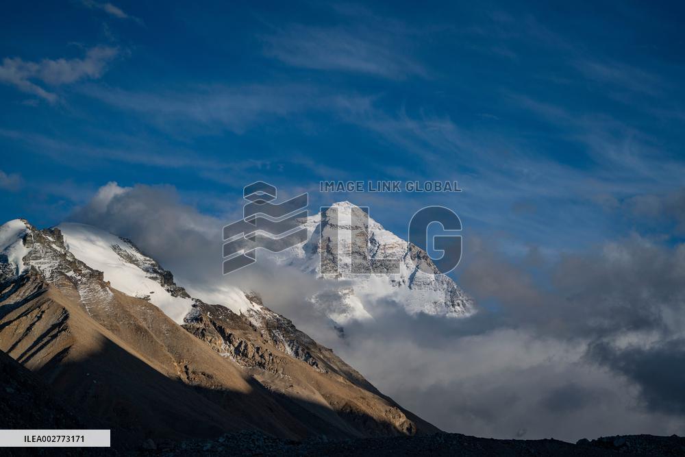 CHINA-XIZANG-MT. QOMOLANGMA-TOURISM SEASON (CN)