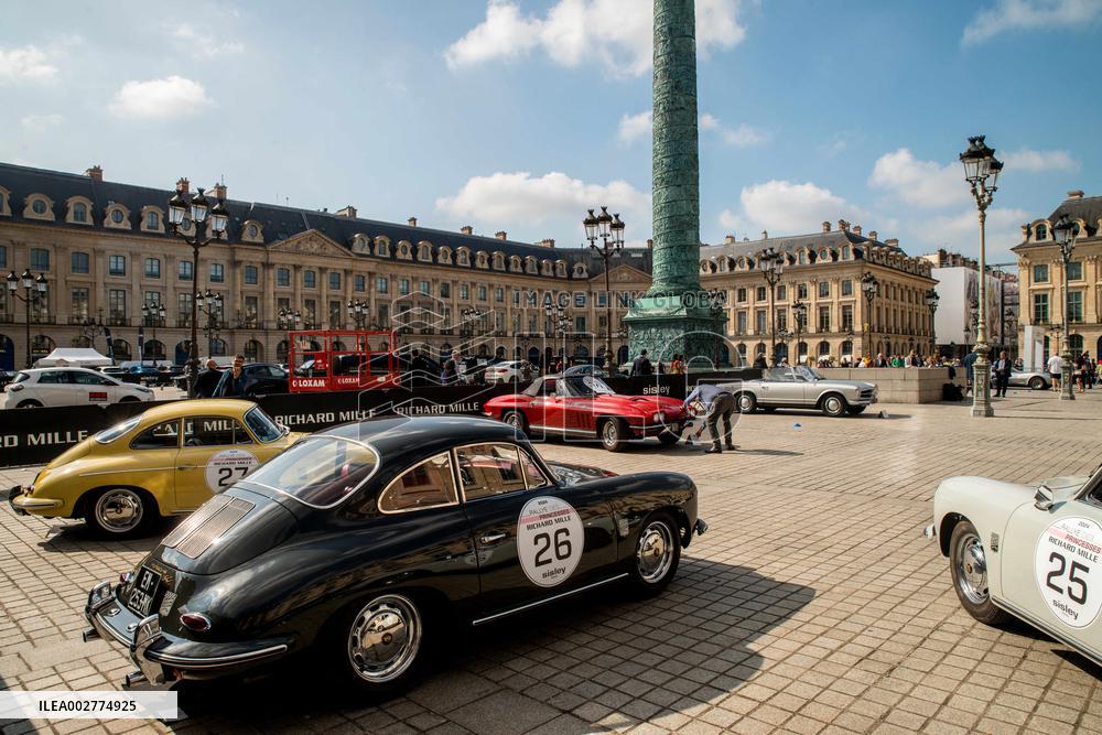 Final preparations before departure of Rallye des Princesses - Paris