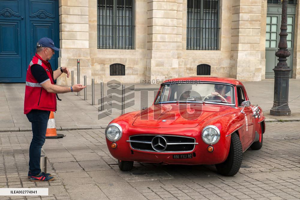 Final preparations before departure of Rallye des Princesses - Paris